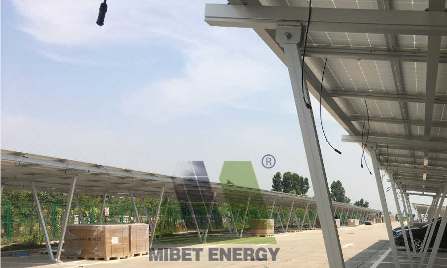 太陽(yáng)能光伏車棚