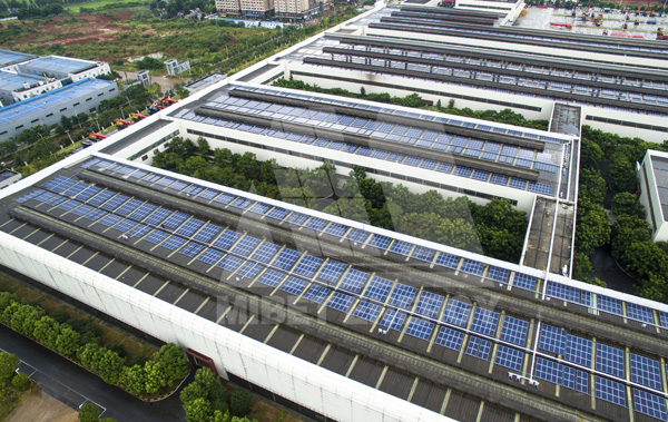 太陽能屋頂光伏發(fā)電系統(tǒng)由哪些設(shè)備組成？