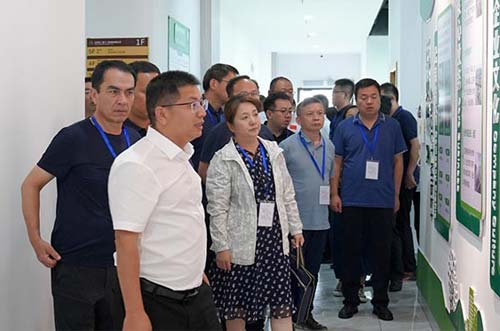 廈門大學 · 新疆綠色低碳發(fā)展專題培訓班領導一行蒞臨邁貝特參觀調研