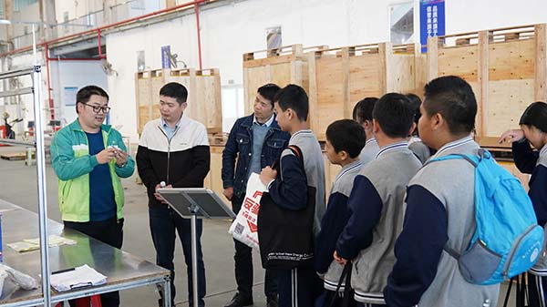 邁貝特?cái)y手青少年探索綠色智造工廠